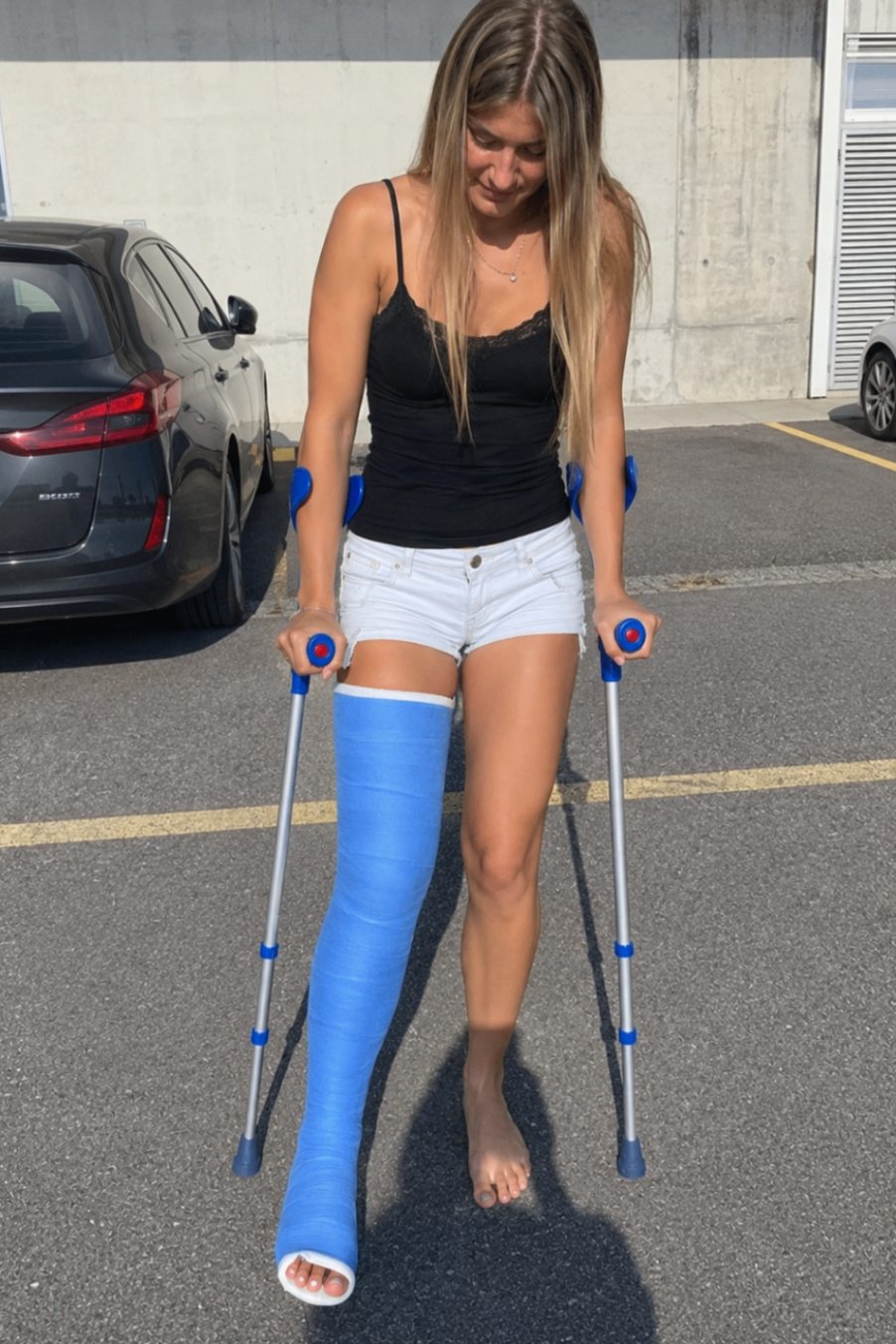 Blue cast, outdoor